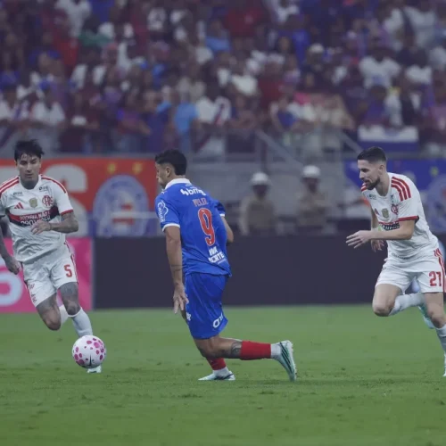Flamengo vence o Bahia e reassume a liderança do Campeonato Brasileiro