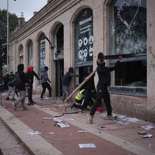 França impõe medidas de segurança após protestos e episódios de violência