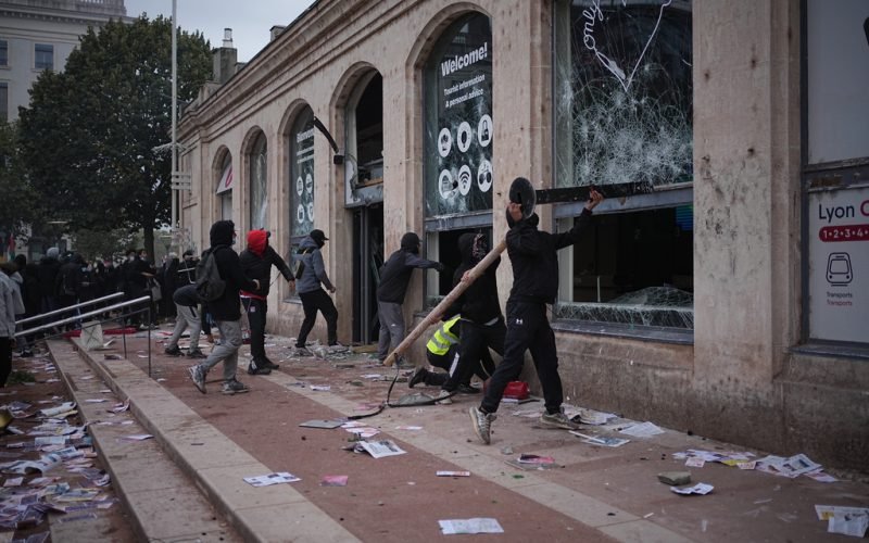 França impõe medidas de segurança após protestos e episódios de violência